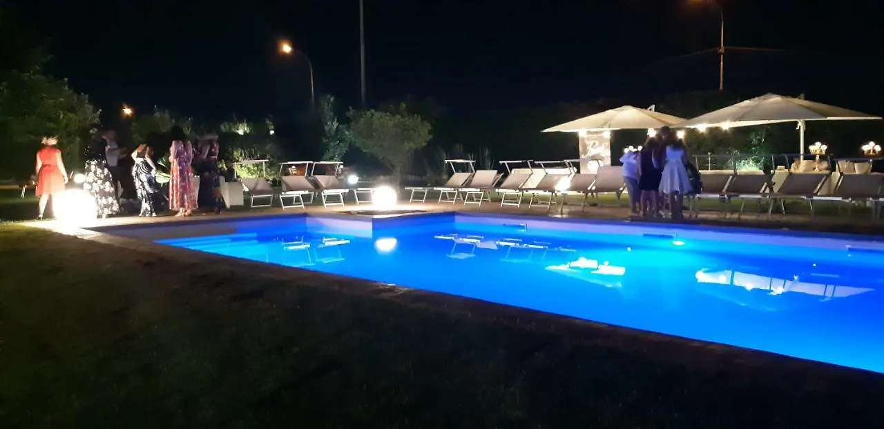 Villa Savarino Vittoria 3*,